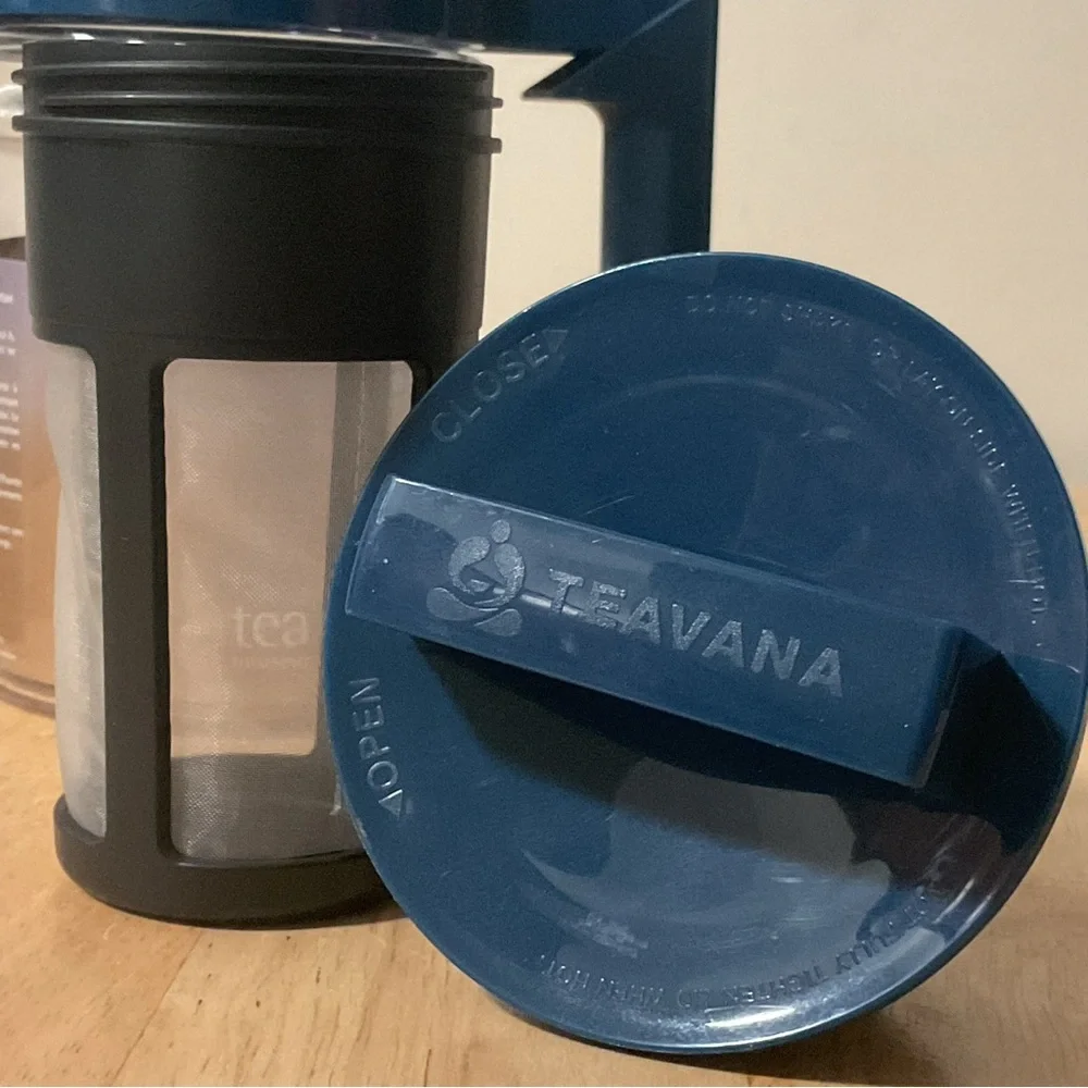 Teavana Iced & Hot Tea Infusion Flavored Water Pitcher 24 oz Blue Handle and Lid